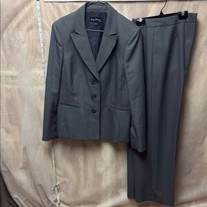 Evan Picone Charcoal Grey Suit Timeless Professional Style